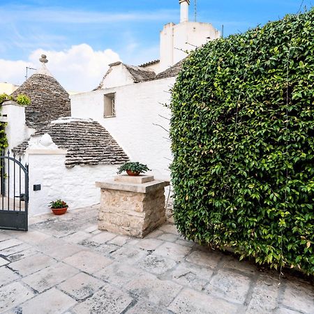 Bed and Breakfast La Mandorla Luxury Trullo Альберобелло Екстер'єр фото